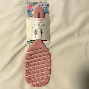 Detangling flex brush